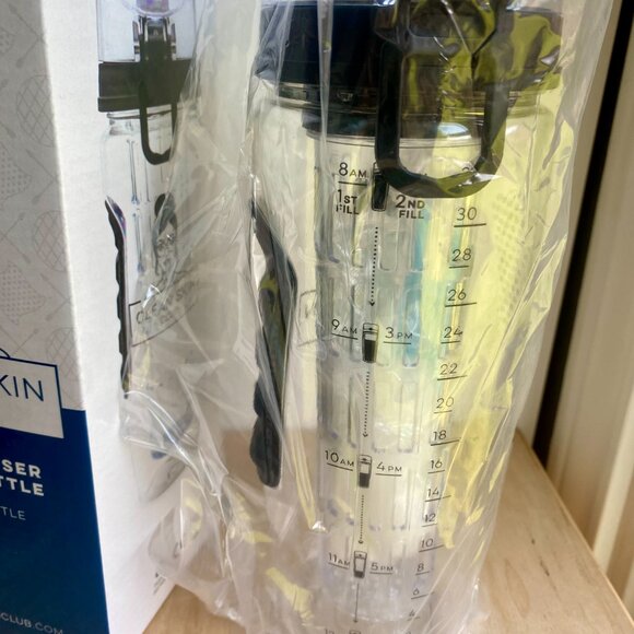 Clean Skin Club: Fruit Infuser Watter Bottle, 1 L, New in Original Packaging. - Picture 3 of 7